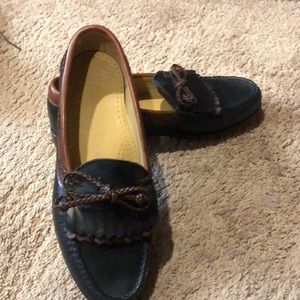 Allen Edmonds Mens Leather Kiltie Loafer. Brown and Black Leather. Slip On Shoes